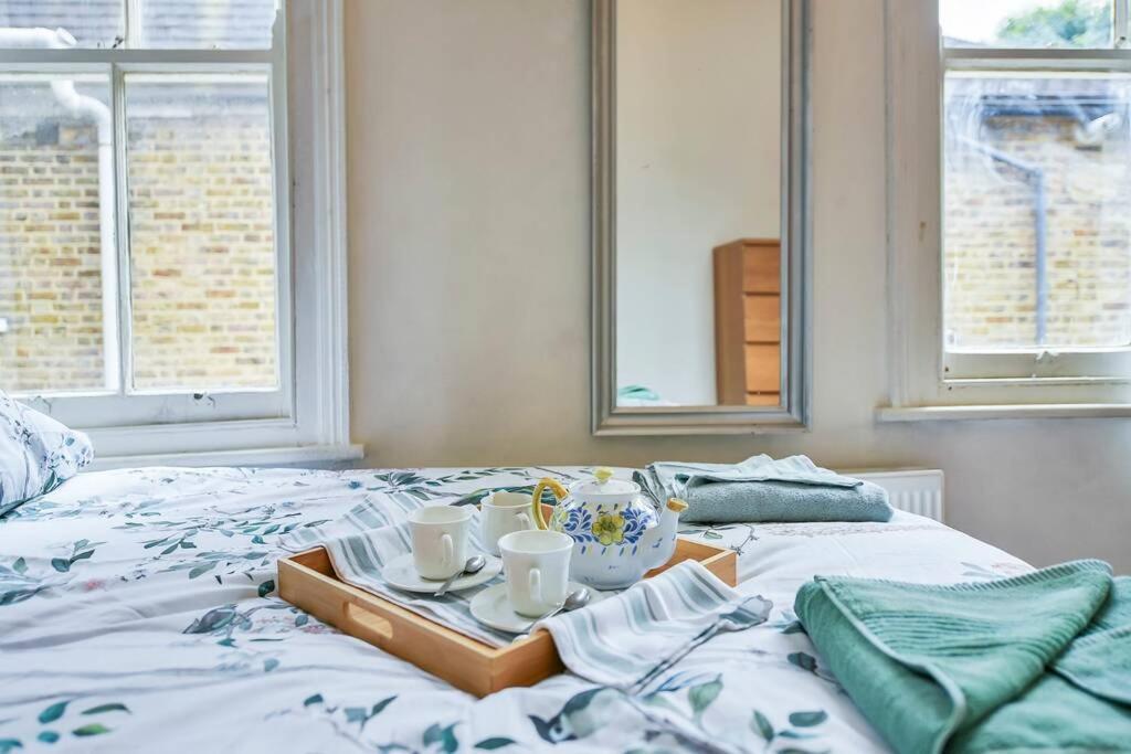 Groves 4 Bedroom, Shepherds Bush London Exterior photo