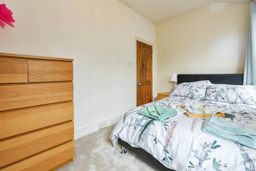 Groves 4 Bedroom, Shepherds Bush London Exterior photo
