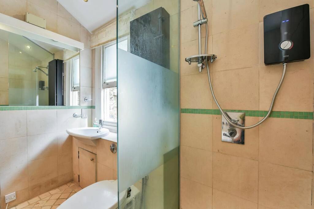 Groves 4 Bedroom, Shepherds Bush London Exterior photo